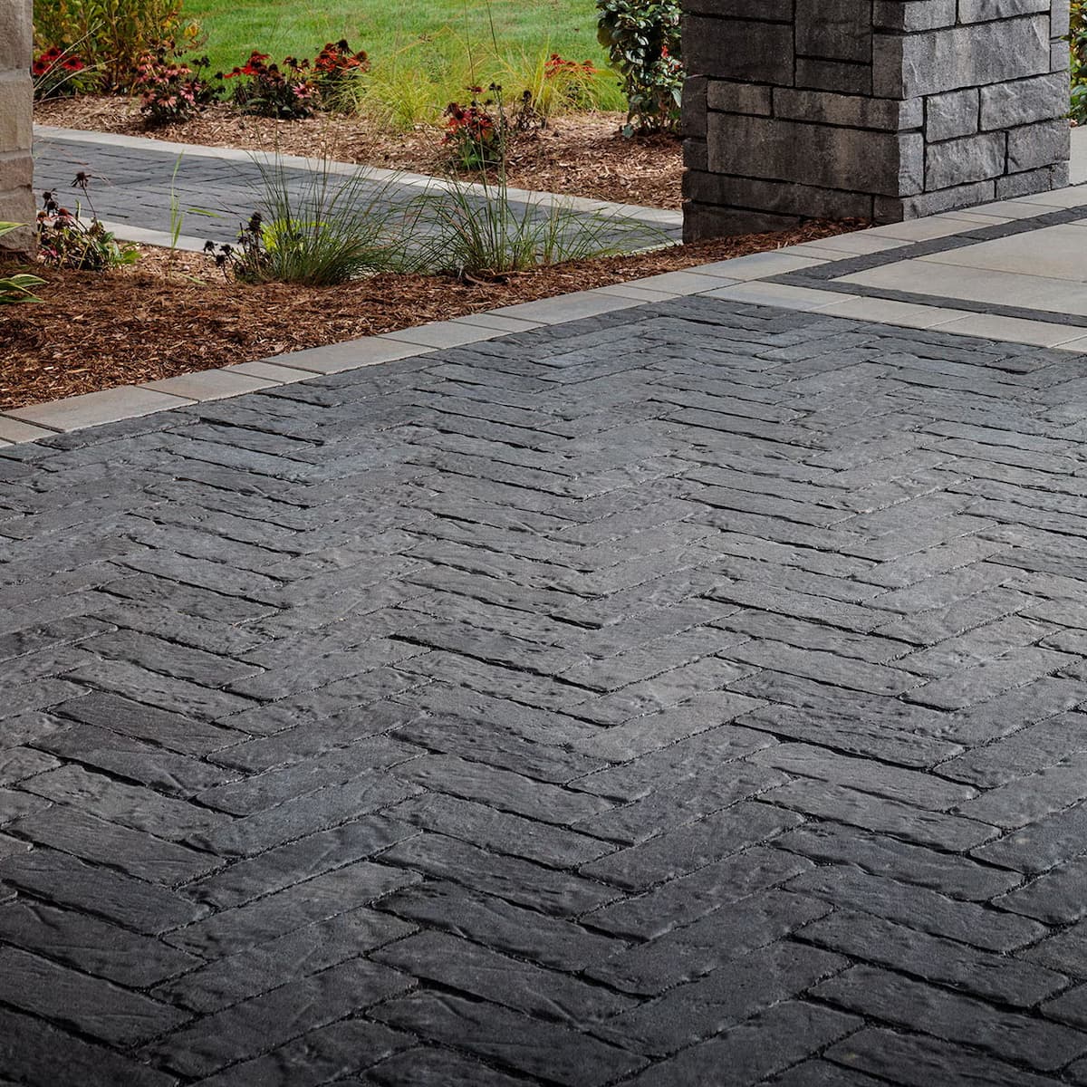 Belgard-Brooklyn Paver Midnight-Home-Outdoor-Path