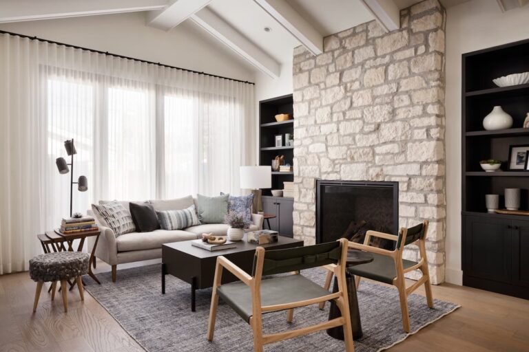 Eldorado Stone - RoughCut Casa Blanca - Home - Interior - Living Room - Fireplace