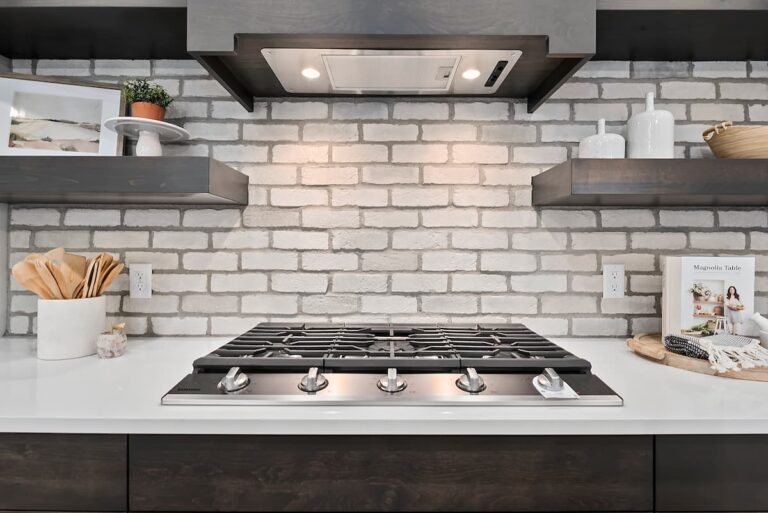 Eldorado Stone - TundraBrick Chalk Dust - Home - Interior - Kitchen