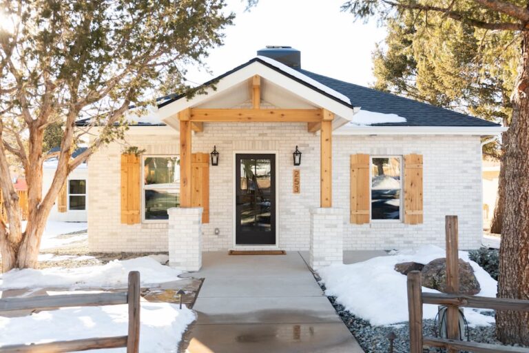 Eldorado Stone - TundraBrick Chalk Dust - Home - Exterior - Facade