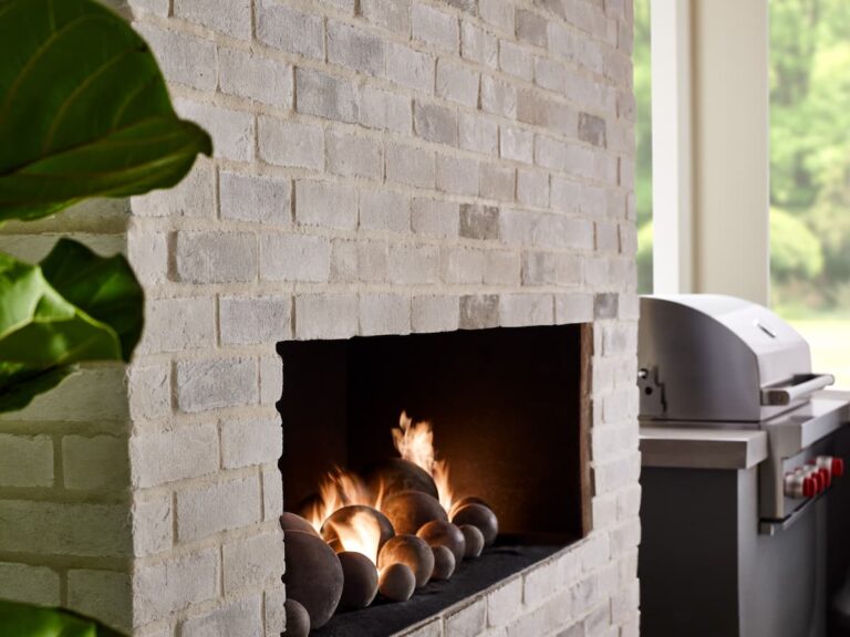 Eldorado Stone - TundraBrick Chalk Dust - Home - Exterior - Patio - Fireplace