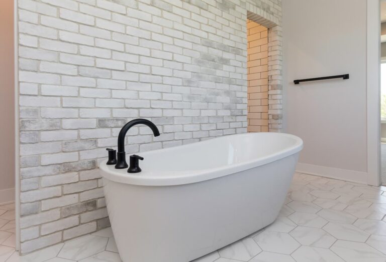 Eldorado Stone - TundraBrick Chalk Dust - Home - Interior - Bathroom