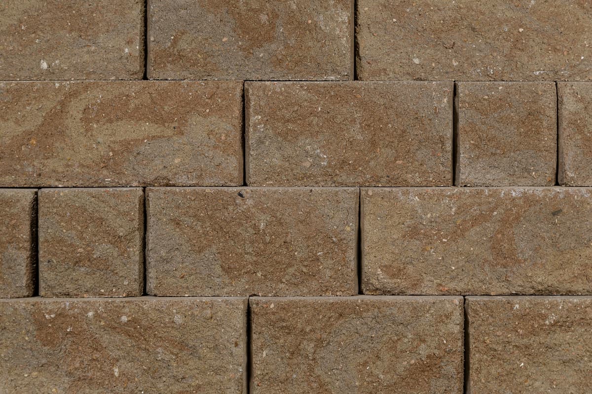 Anchor - Highland Stone Retaining Wall System - Adobe - Swatch